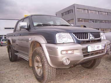 MITSUBISHI L200