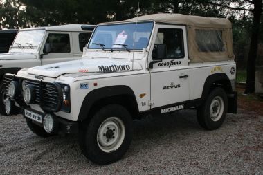 LAND ROVER
 90 DEFENDER