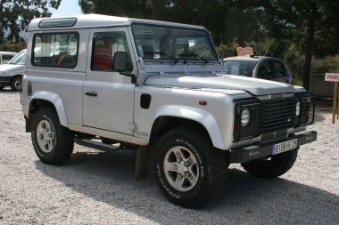 LAND ROVER
 90 DEFENDER