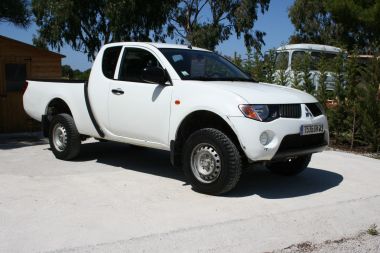 MITSUBISHI L200