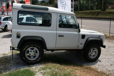 LAND ROVER
 90 DEFENDER