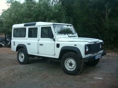 LAND ROVER
 110 DEFENDER