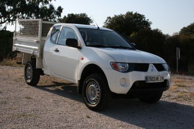 MITSUBISHI L200