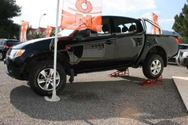 MITSUBISHI L200
