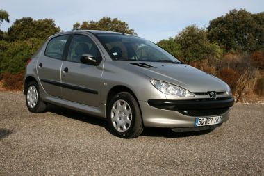 PEUGEOT 206