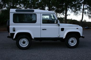 LAND ROVER
 90 DEFENDER