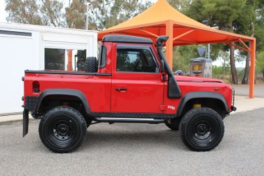 LAND ROVER
 90 DEFENDER
