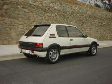 PEUGEOT 205