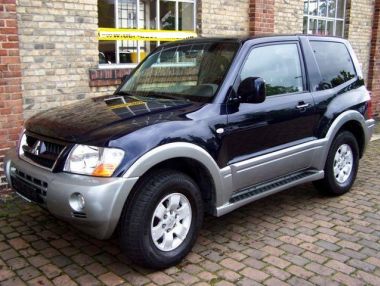 MITSUBISHI PAJERO