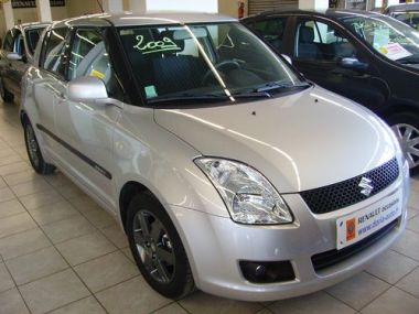 SUZUKI
 SWIFT